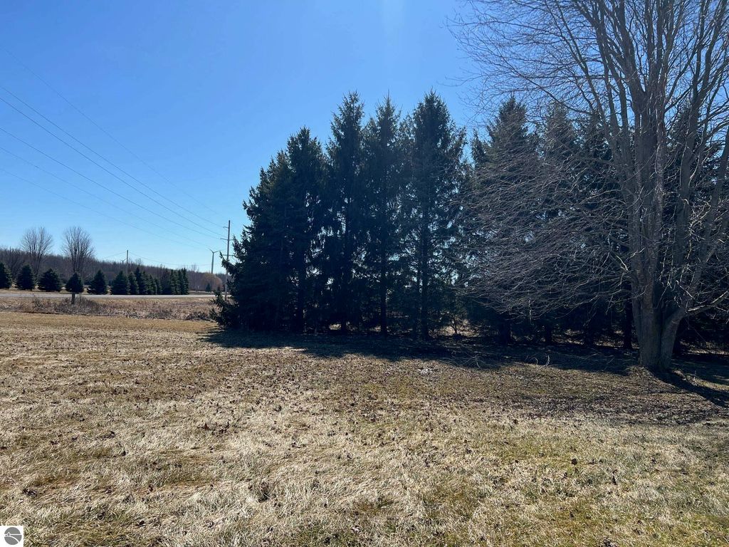 Image 15 of property listing at 10613 N Bagley Road, St Louis, MI 48880