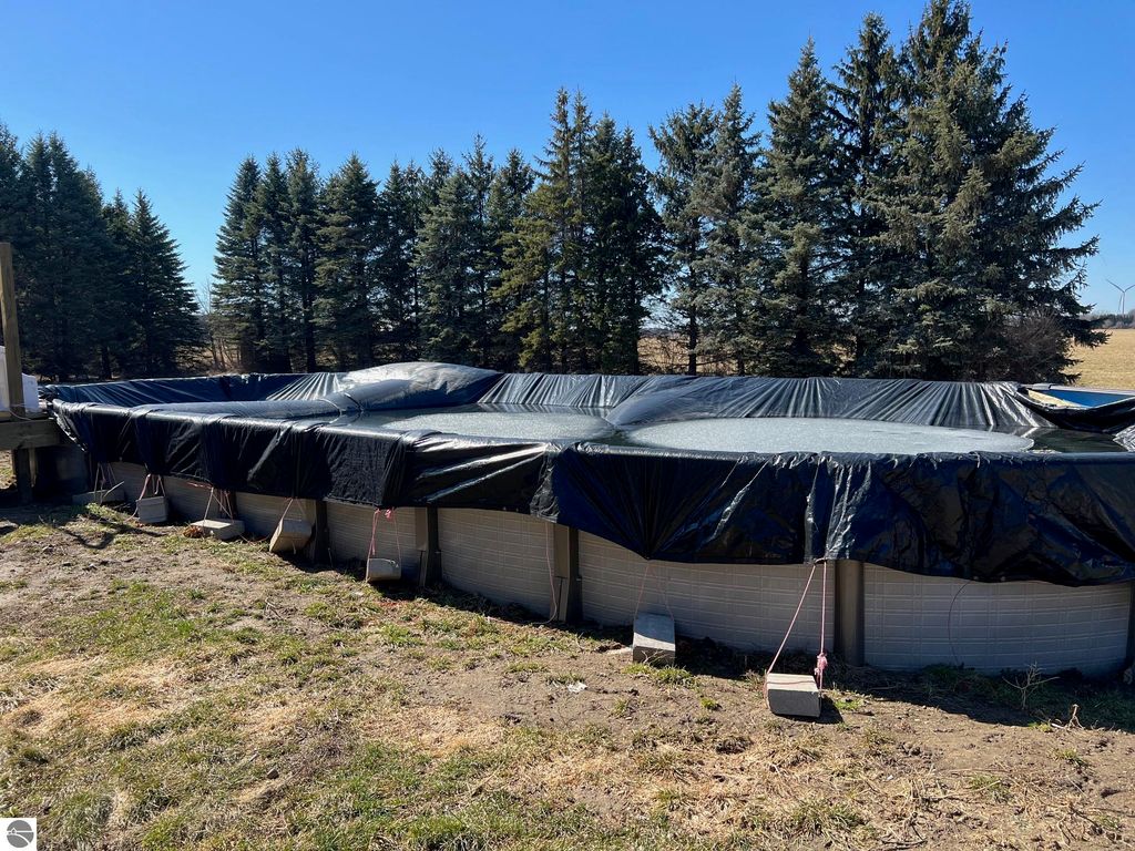 Image 4 of property listing at 10613 N Bagley Road, St Louis, MI 48880