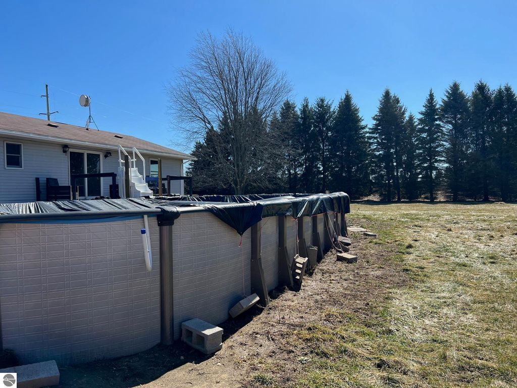 Image 5 of property listing at 10613 N Bagley Road, St Louis, MI 48880