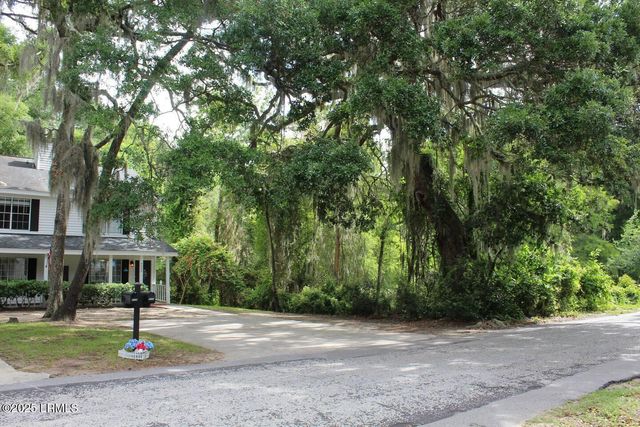 900 B 16th Street, Port Royal, SC 29935