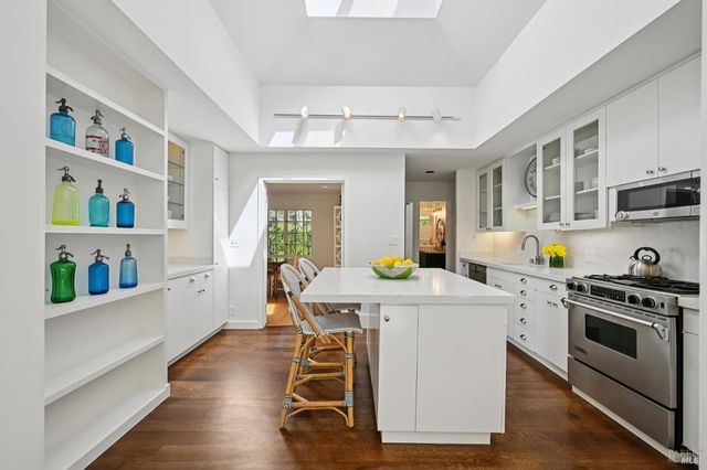 161 Lagunitas Rd, Ross, CA 94957