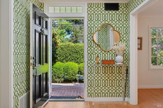 161 Lagunitas Rd, Ross, CA 94957