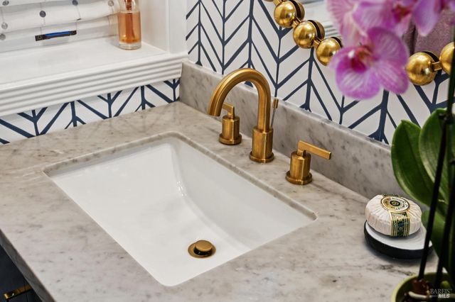 161 Lagunitas Rd, Ross, CA 94957