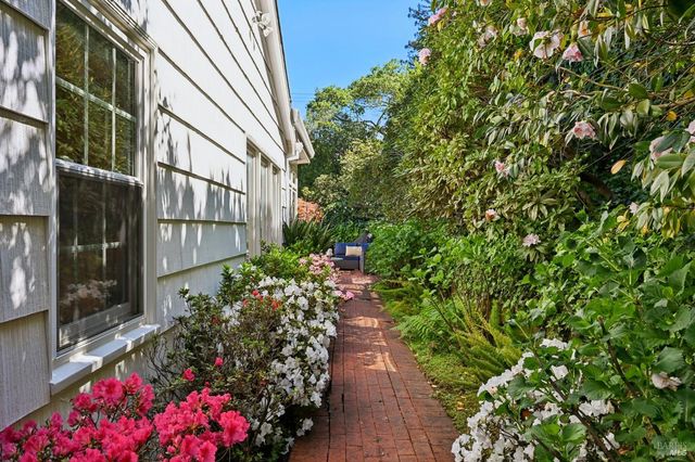 161 Lagunitas Rd, Ross, CA 94957