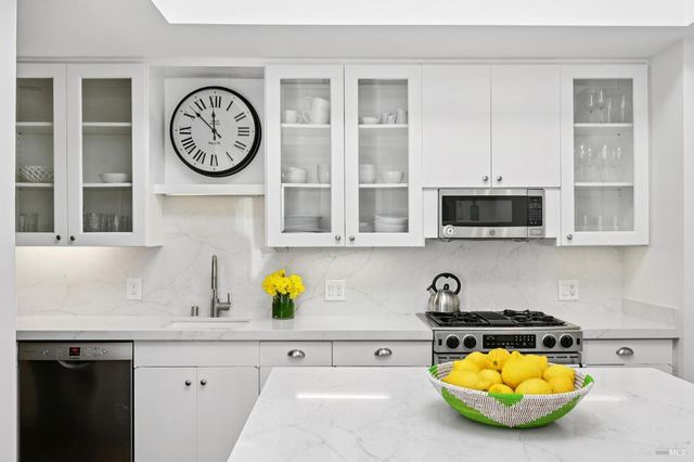 161 Lagunitas Rd, Ross, CA 94957