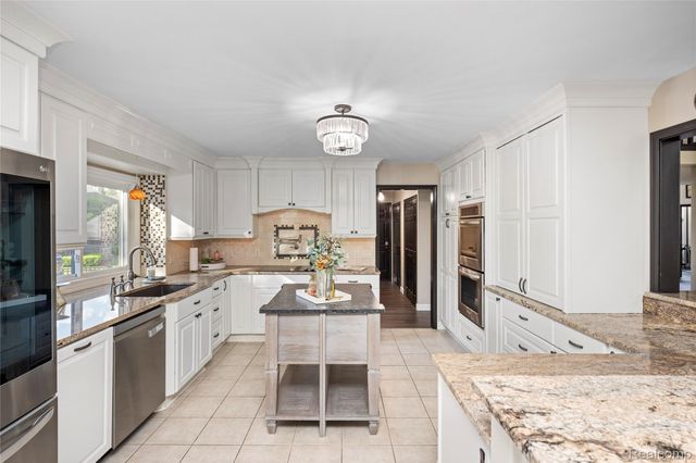 53961 Sutherland Court, Shelby Charter Township, MI 48316