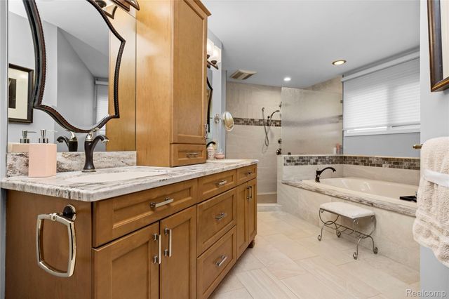 53961 Sutherland Court, Shelby Charter Township, MI 48316