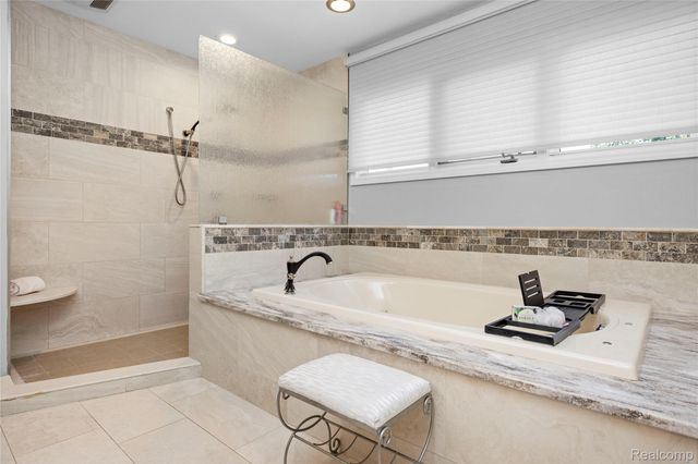 53961 Sutherland Court, Shelby Charter Township, MI 48316