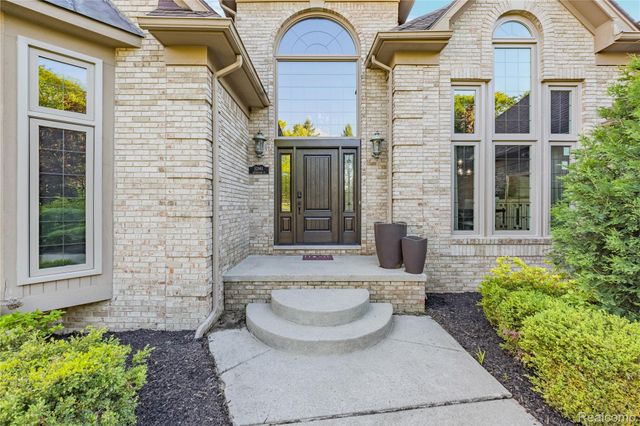 53961 Sutherland Court, Shelby Charter Township, MI 48316