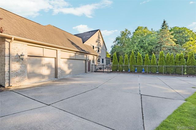 53961 Sutherland Court, Shelby Charter Township, MI 48316