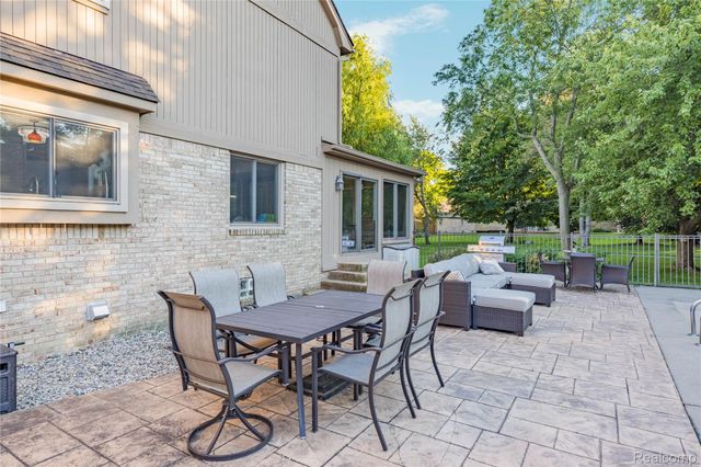 53961 Sutherland Court, Shelby Charter Township, MI 48316