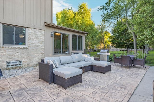 53961 Sutherland Court, Shelby Charter Township, MI 48316