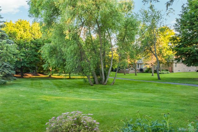 53961 Sutherland Court, Shelby Charter Township, MI 48316