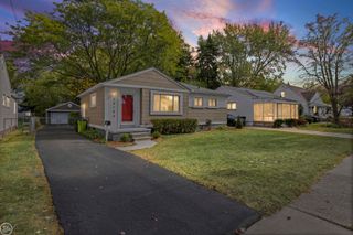 29784 Commonwealth Street, Roseville, MI 48066