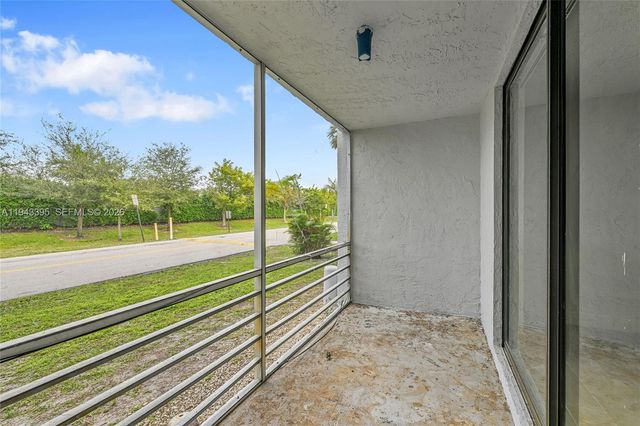 2850 Somerset Drive 105L, Lauderdale Lakes, FL 33311