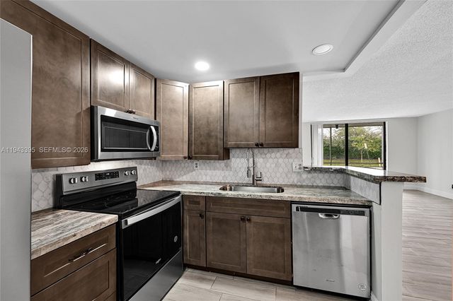 2850 Somerset Drive 105L, Lauderdale Lakes, FL 33311
