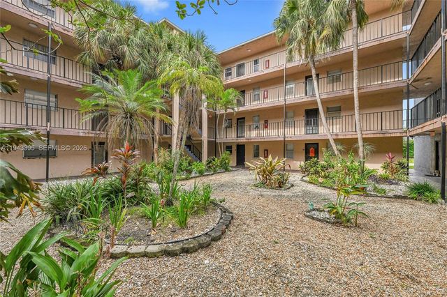 2850 Somerset Drive 105L, Lauderdale Lakes, FL 33311
