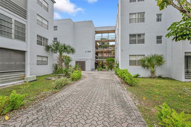 2850 Somerset Drive 105L, Lauderdale Lakes, FL 33311
