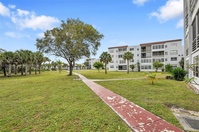 2850 Somerset Drive 105L, Lauderdale Lakes, FL 33311