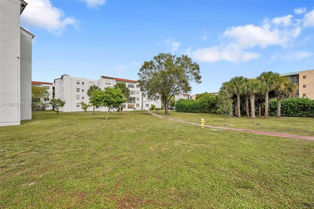 2850 Somerset Drive 105L, Lauderdale Lakes, FL 33311