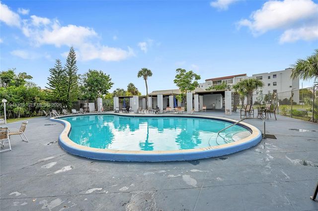 2850 Somerset Drive 105L, Lauderdale Lakes, FL 33311