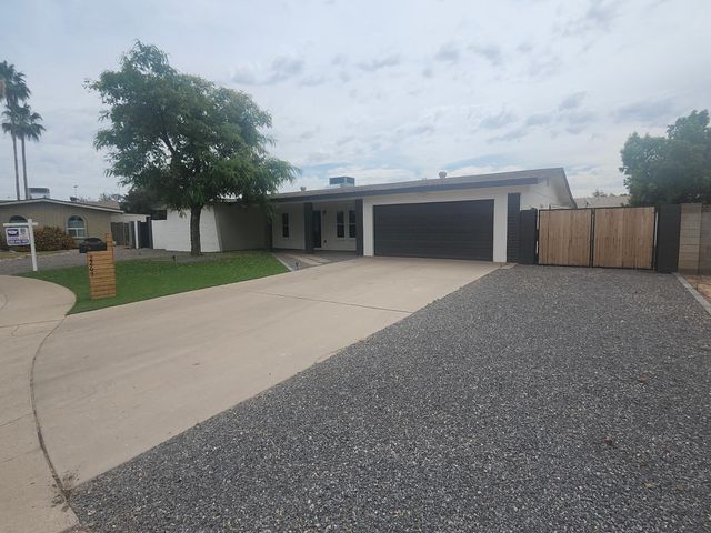 2267 E Caballero Circle, Mesa, AZ 85213