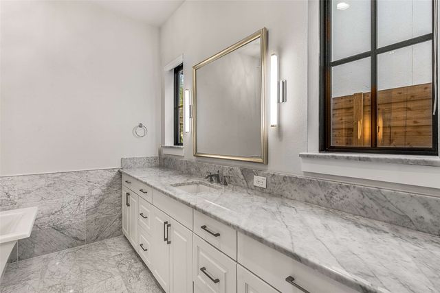 2800 Lakeside Parkway 102, Flower Mound, TX 75022