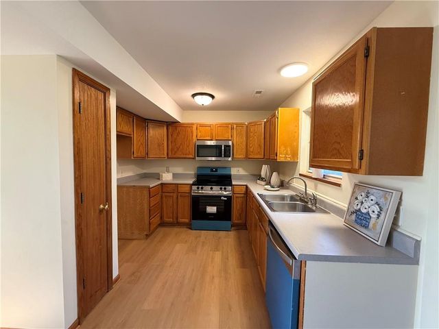 222 N 8th Court, Lawrence, KS 66044