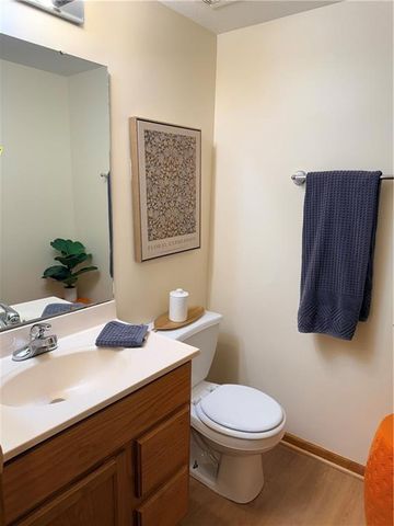 222 N 8th Court, Lawrence, KS 66044