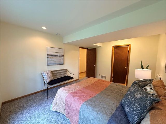 222 N 8th Court, Lawrence, KS 66044