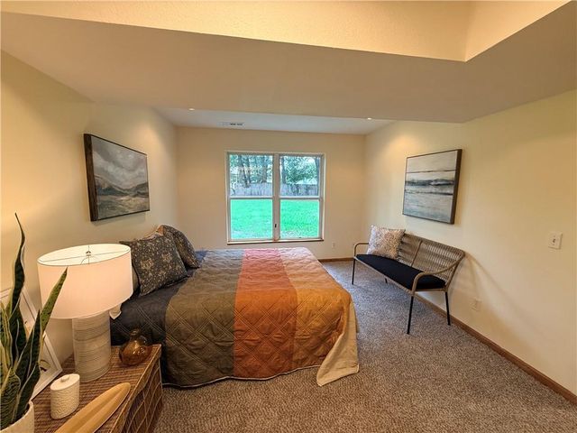 222 N 8th Court, Lawrence, KS 66044