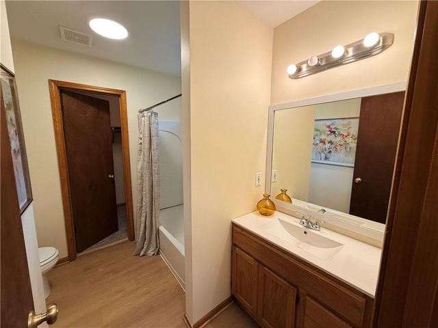 222 N 8th Court, Lawrence, KS 66044