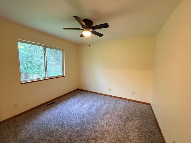 222 N 8th Court, Lawrence, KS 66044