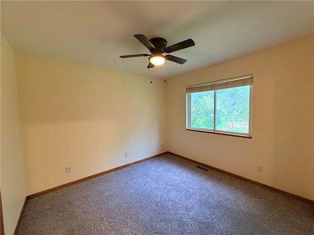 222 N 8th Court, Lawrence, KS 66044