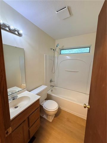 222 N 8th Court, Lawrence, KS 66044