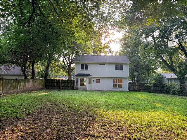 222 N 8th Court, Lawrence, KS 66044