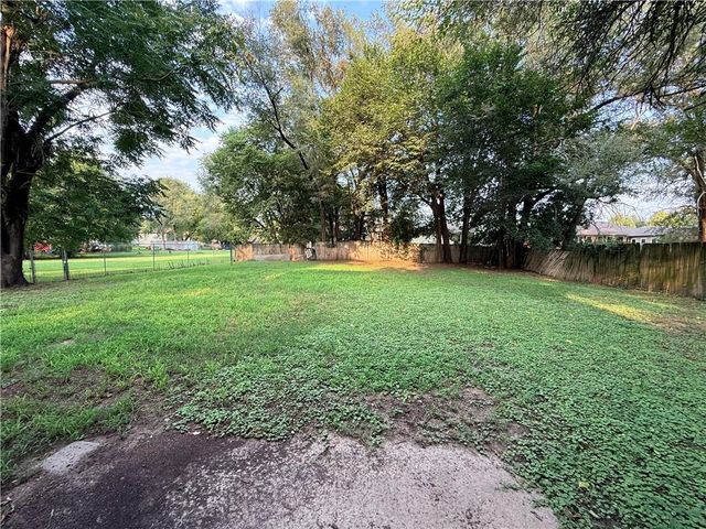 222 N 8th Court, Lawrence, KS 66044