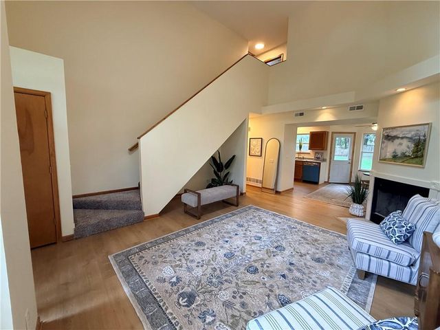222 N 8th Court, Lawrence, KS 66044