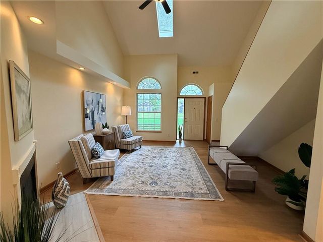 222 N 8th Court, Lawrence, KS 66044