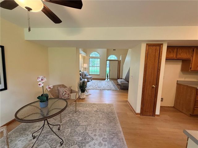 222 N 8th Court, Lawrence, KS 66044