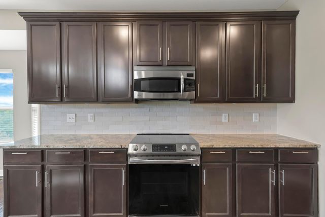 325 Long Trail, Ostrander, OH 43061