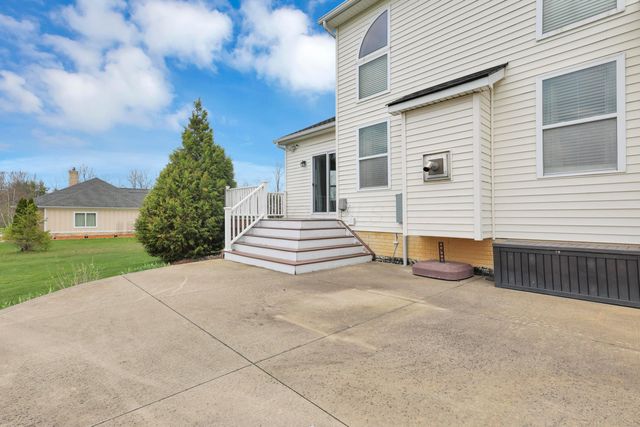 325 Long Trail, Ostrander, OH 43061