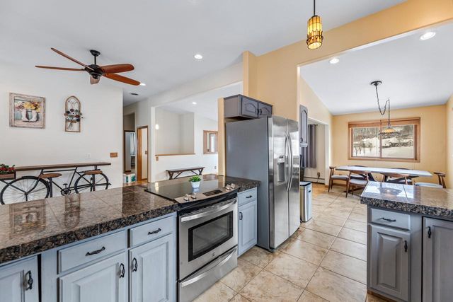 1115 Jonathan LANE, La Crescent, MN 55947