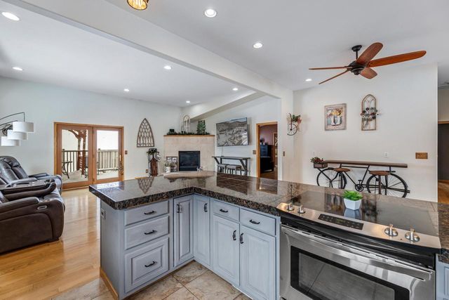 1115 Jonathan LANE, La Crescent, MN 55947