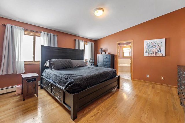 1115 Jonathan LANE, La Crescent, MN 55947