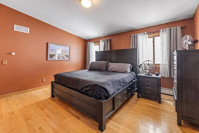 1115 Jonathan LANE, La Crescent, MN 55947