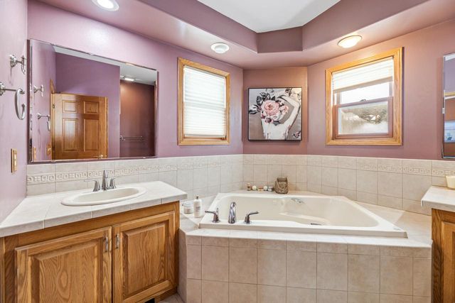 1115 Jonathan LANE, La Crescent, MN 55947