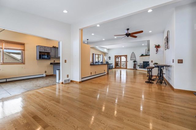 1115 Jonathan LANE, La Crescent, MN 55947