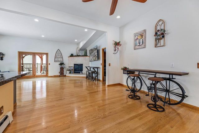 1115 Jonathan LANE, La Crescent, MN 55947