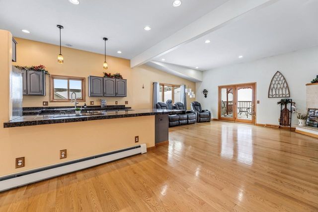 1115 Jonathan LANE, La Crescent, MN 55947